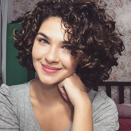 short-curly-hairstyles-for-women-2018-40_12 Short curly hairstyles for women 2018