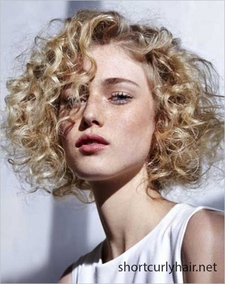 short-curly-hairstyles-for-women-2018-40_13 Short curly hairstyles for women 2018