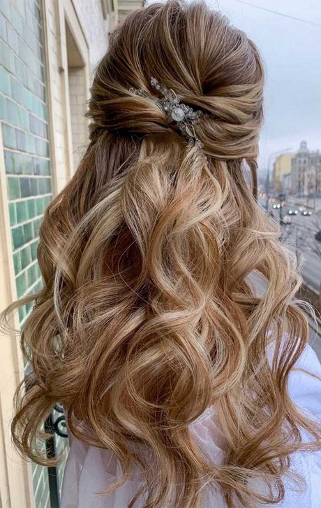 bridesmaids-hairstyles-2021-99_2 Bridesmaids hairstyles 2021