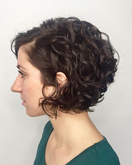 cute-short-curly-hairstyles-2021-04 Cute short curly hairstyles 2021