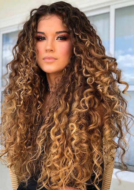 long-curly-hairstyles-2021-17 Long curly hairstyles 2021