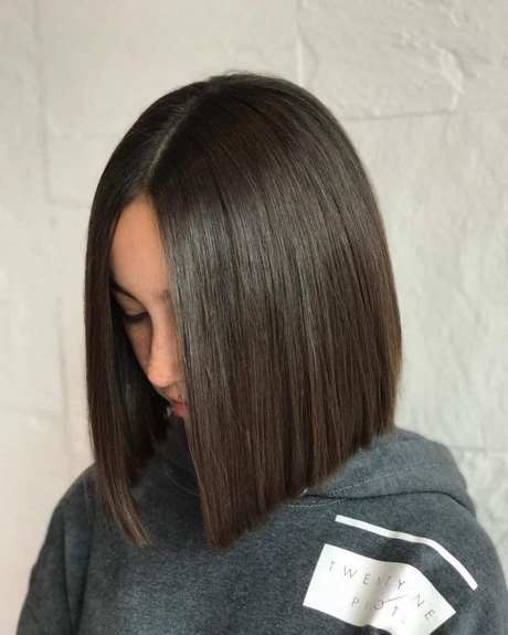 medium-length-haircut-2021-13_13 Medium length haircut 2021