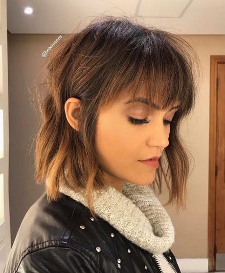 medium-length-haircuts-with-bangs-2021-04_4 Medium length haircuts with bangs 2021