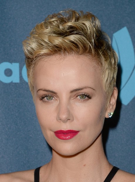 charlize-theron-pixie-haircut-89_13 Charlize theron pixie haircut