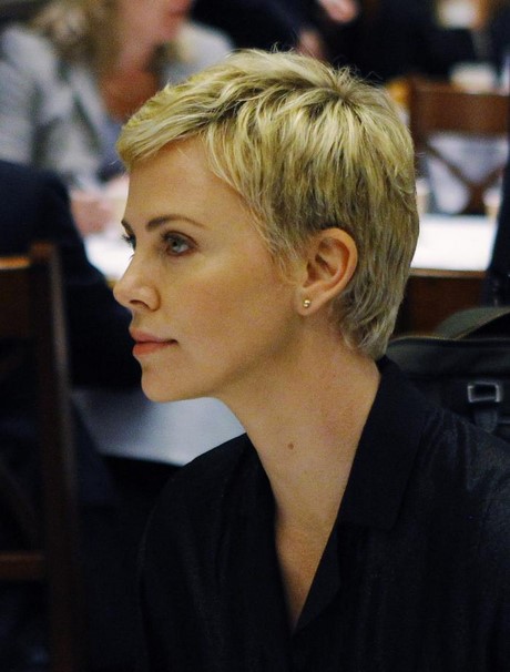 charlize-theron-pixie-haircut-89_15 Charlize theron pixie haircut