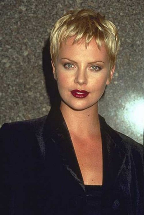 charlize-theron-pixie-haircut-89_3 Charlize theron pixie haircut