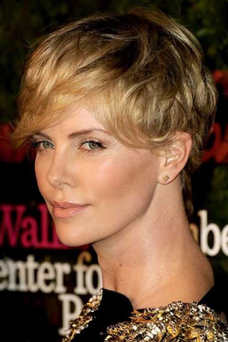 charlize-theron-pixie-haircut-89_5 Charlize theron pixie haircut