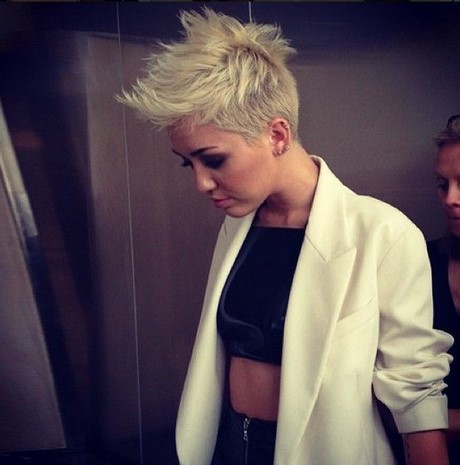 miley-cyrus-pixie-cut-42_11 Miley cyrus pixie cut