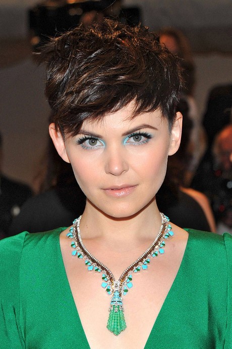 Pixie Cut Mit Pony