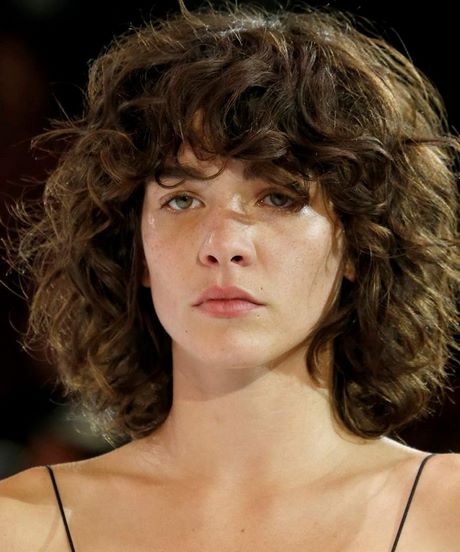curly-bob-hairstyles-2019-67_16 Curly bob hairstyles 2019