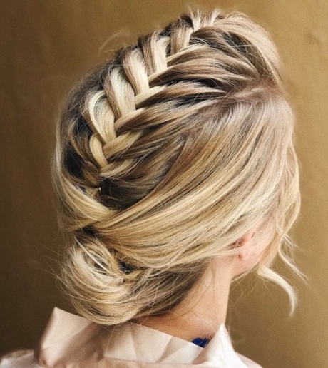 prom-hairstyles-for-2019-20_16 Prom hairstyles for 2019
