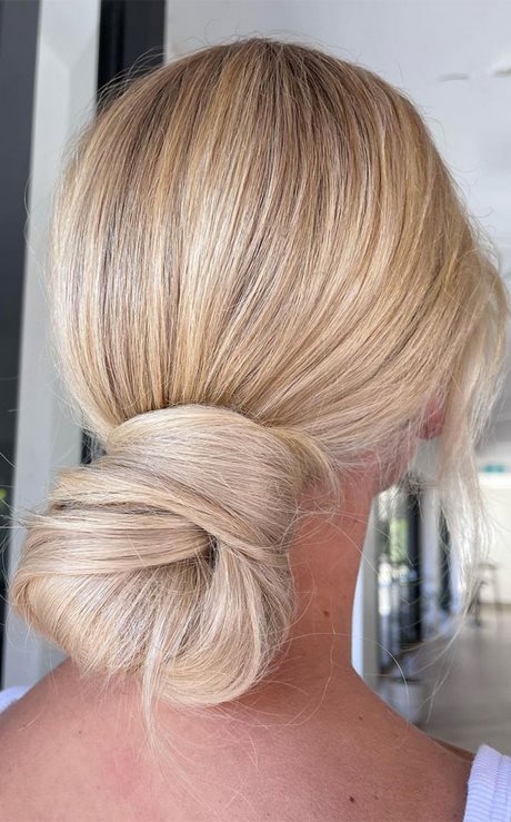 bride-updos-2022-98_12 Bride updos 2022