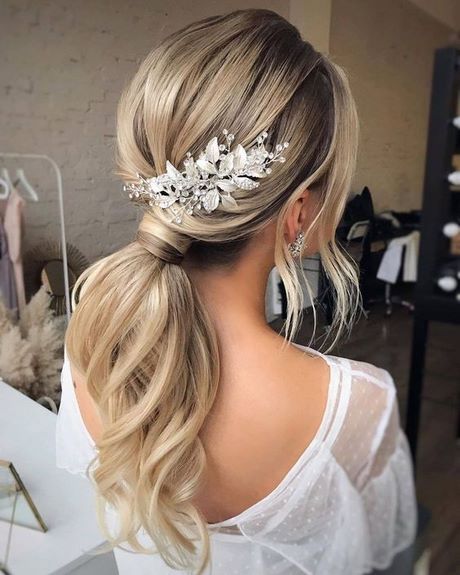 bridesmaid-updos-2022-91 Bridesmaid updos 2022