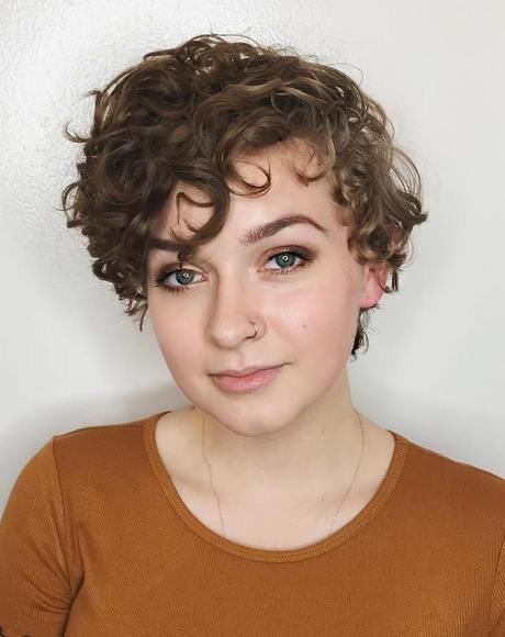 cute-short-curly-hairstyles-2022-88_4 Cute short curly hairstyles 2022