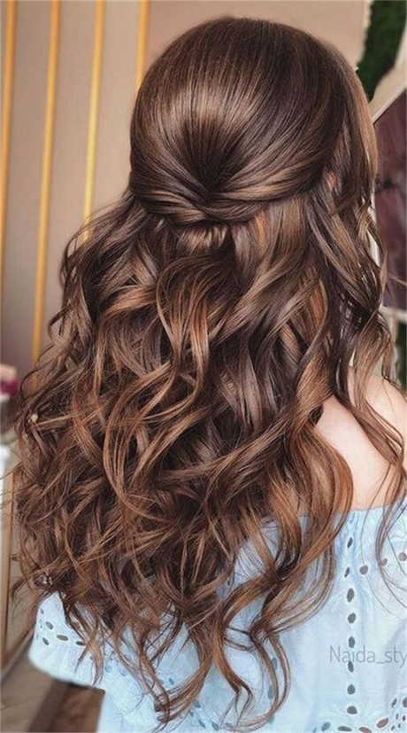 down-prom-hairstyles-2022-47_8 Down prom hairstyles 2022