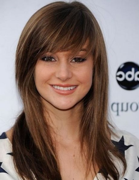 medium-haircuts-with-bangs-2022-60_14 Medium haircuts with bangs 2022