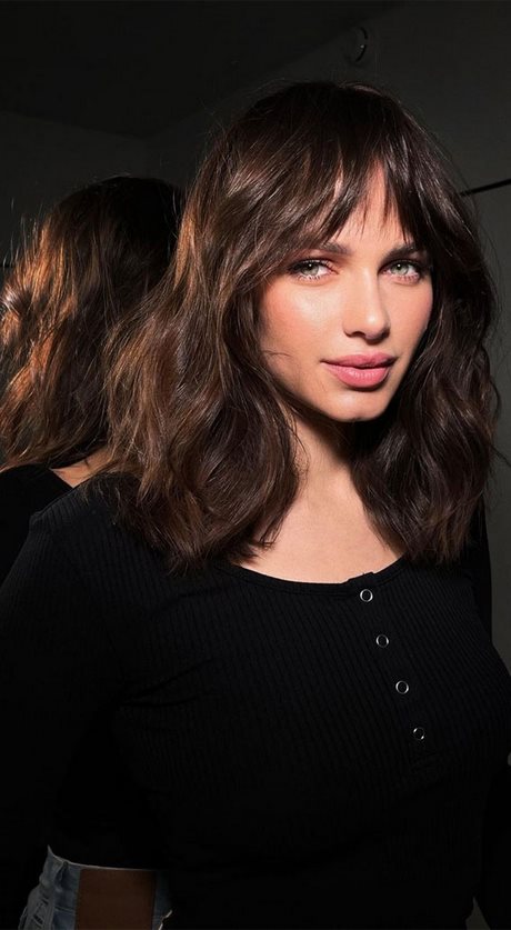 mid-length-hair-trends-2022-81_15 Mid length hair trends 2022