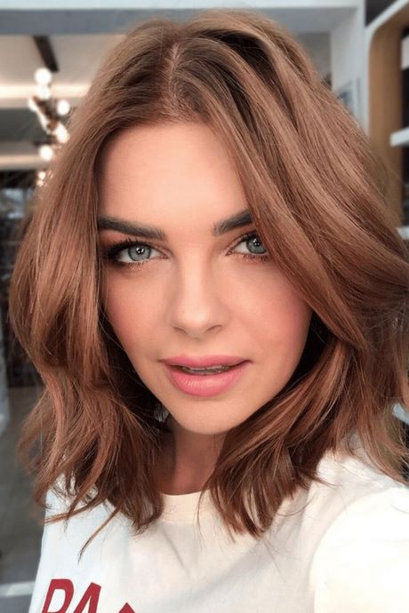 mid-length-hair-trends-2022-81_8 Mid length hair trends 2022