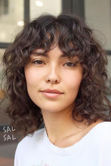 short-haircuts-for-curly-hair-2022-54_11 Short haircuts for curly hair 2022