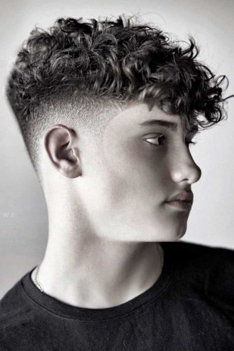short-haircuts-for-curly-hair-2022-54_9 Short haircuts for curly hair 2022