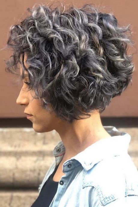 short-hairstyles-for-curly-hair-2022-64_13 Short hairstyles for curly hair 2022