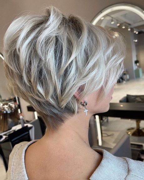 short-layered-hairstyles-2022-40_5 Short layered hairstyles 2022