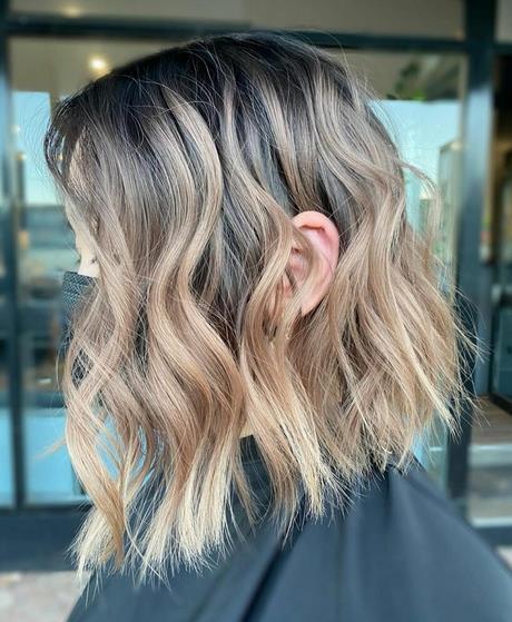 short-to-medium-hairstyles-2022-84_12 Short to medium hairstyles 2022