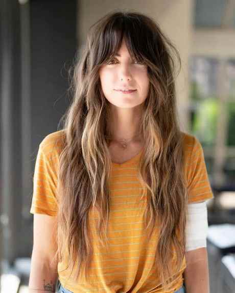 bangs-and-long-hair-2023-21_17 Bangs and long hair 2023