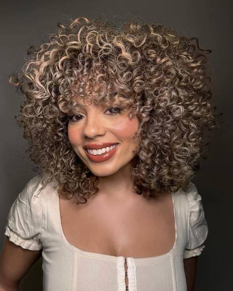 best-hairstyles-for-curly-hair-2023-28_7 Best hairstyles for curly hair 2023