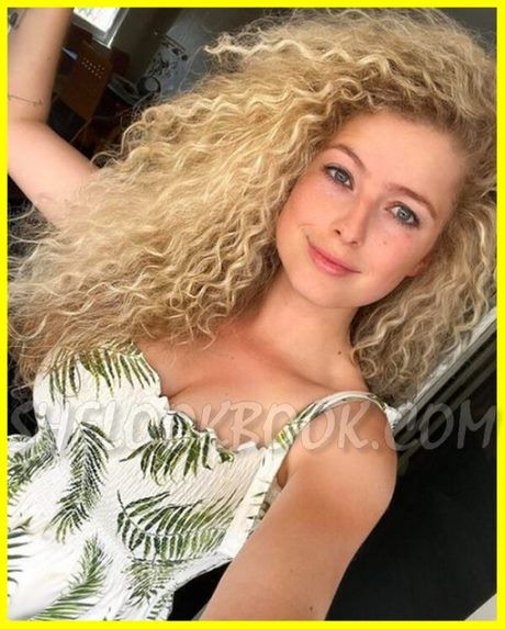 curly-hairstyles-2023-49_4 Curly hairstyles 2023