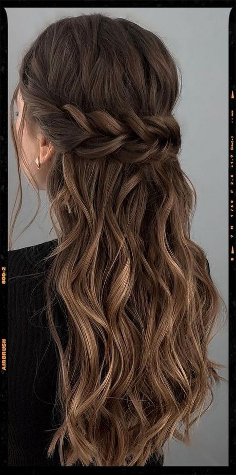 cute-prom-hairstyles-for-long-hair-2023-34 Cute prom hairstyles for long hair 2023