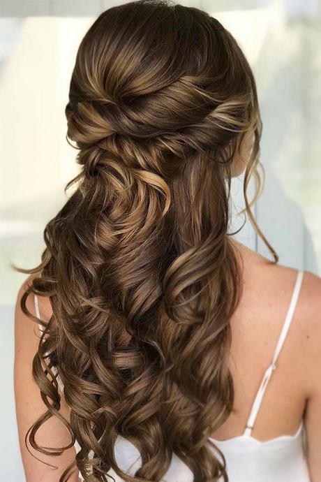 cute-prom-hairstyles-for-long-hair-2023-34_13 Cute prom hairstyles for long hair 2023