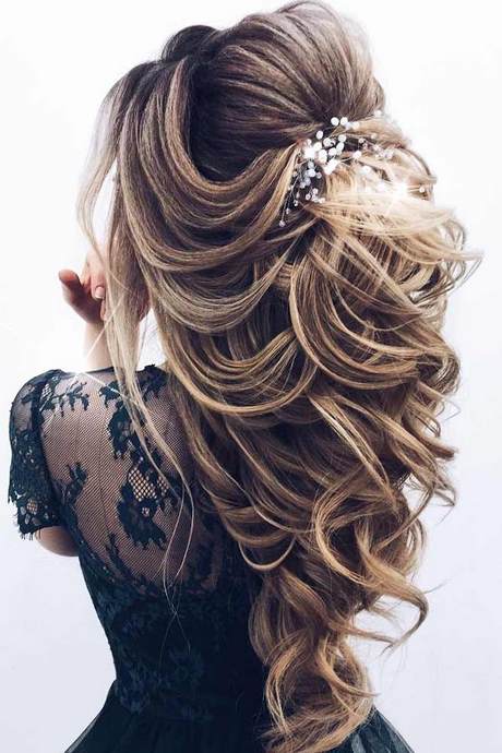 cute-prom-hairstyles-for-long-hair-2023-34_16 Cute prom hairstyles for long hair 2023