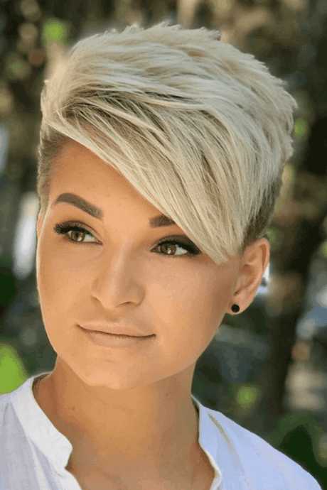 feminine-short-hairstyles-2023-71_2 Feminine short hairstyles 2023
