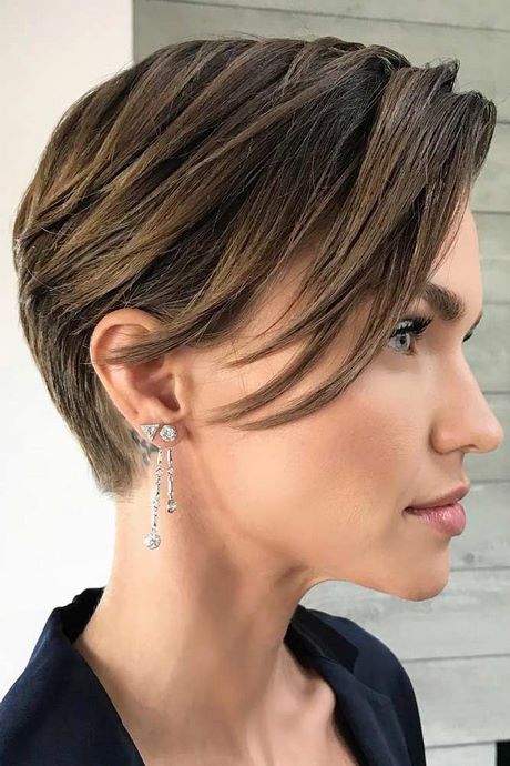 hairstyles-for-round-faces-2023-45_4 Hairstyles for round faces 2023