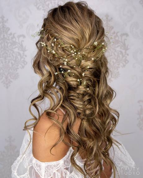 latest-prom-hairstyles-2023-32_12 Latest prom hairstyles 2023