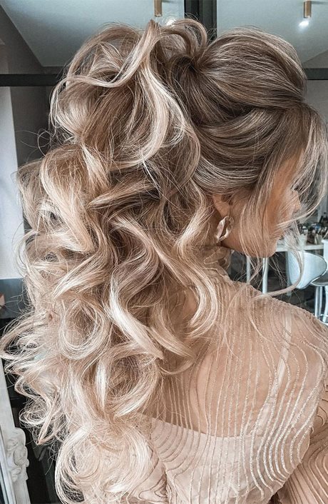 latest-prom-hairstyles-2023-32_6 Latest prom hairstyles 2023