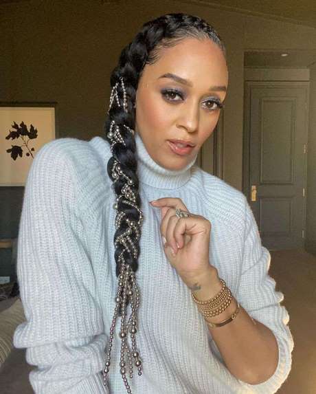long-braids-styles-2023-46_9 Long braids styles 2023