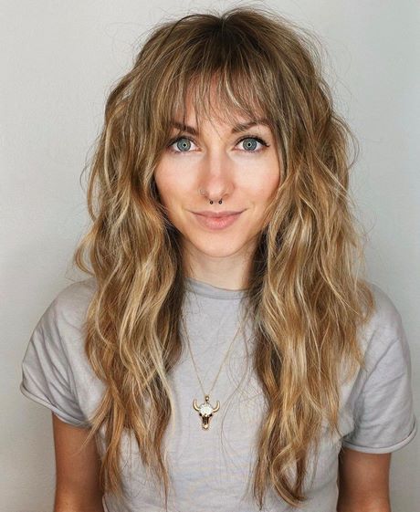 medium-length-haircuts-with-bangs-2023-64_14 Medium length haircuts with bangs 2023