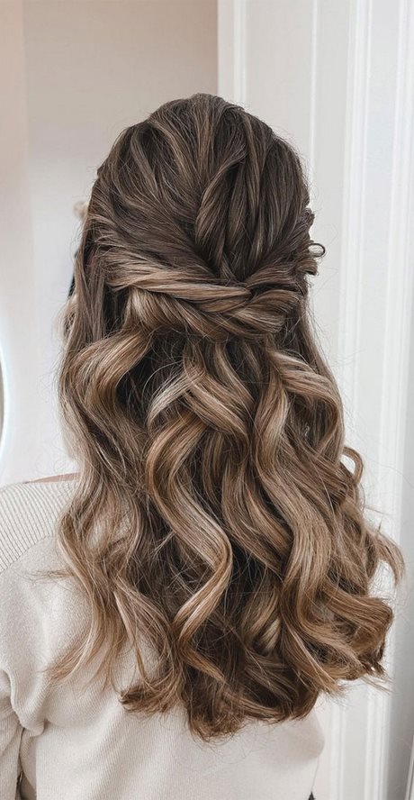 prom-hair-trends-2023-98 Prom hair trends 2023