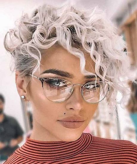 short-curly-cuts-2023-59_13 Short curly cuts 2023