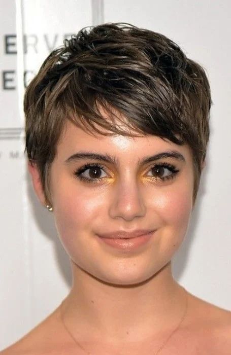 short-hairstyles-for-fat-faces-2023-04_10 Short hairstyles for fat faces 2023