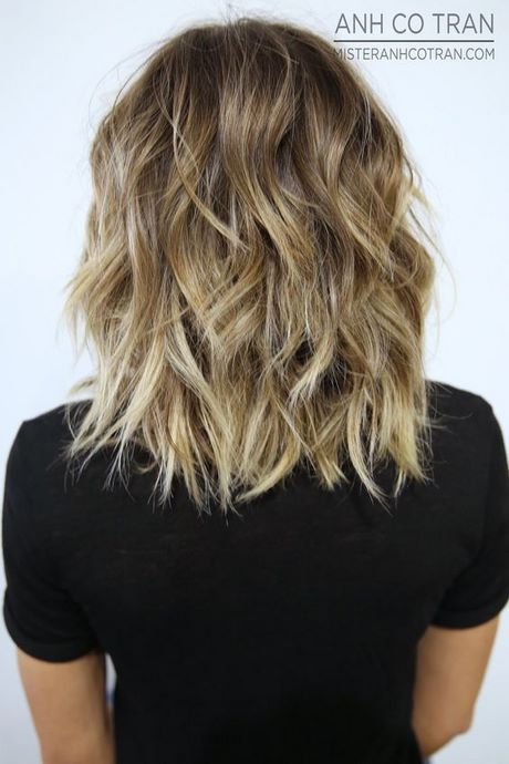 short-hairstyles-for-wavy-hair-2023-69_9 Short hairstyles for wavy hair 2023