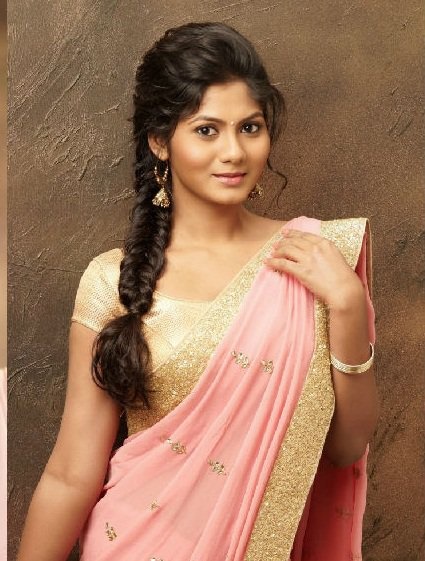 hairstyles-in-saree-20_16 Hairstyles in saree