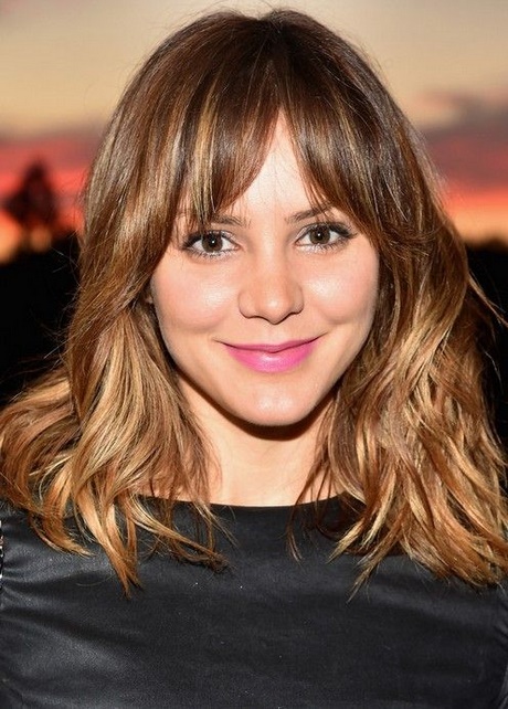 hairstyles-parted-in-the-middle-with-bangs-71_18 Hairstyles parted in the middle with bangs