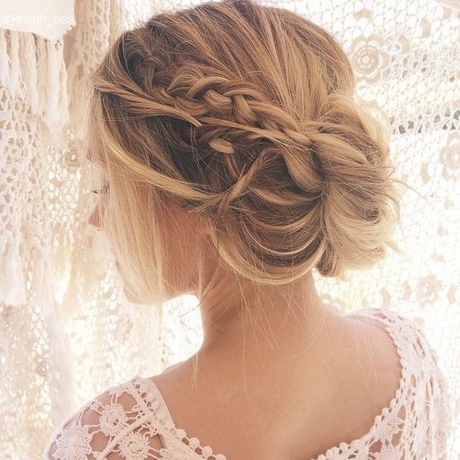 pretty-updos-for-long-hair-39_20 Pretty updos for long hair
