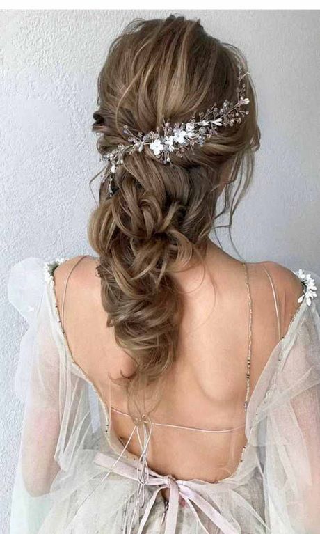 bridesmaid-hairstyles-2020-85_8 Bridesmaid hairstyles 2020