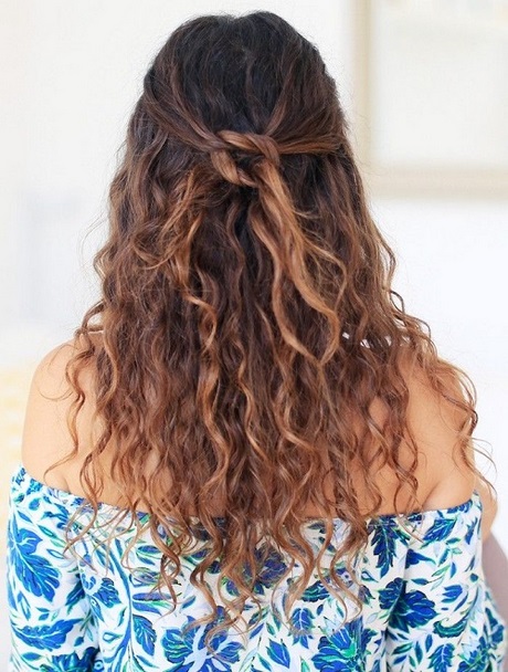 curly-hairstyle-2020-27_4 ﻿Curly hairstyle 2020