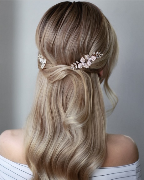 half-up-half-down-hairstyles-2020-71_16 Half up half down hairstyles 2020