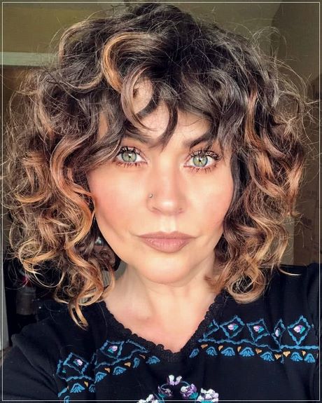 2021-short-hairstyles-for-curly-hair-82_9 2021 short hairstyles for curly hair